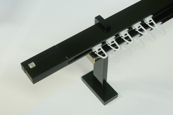 Kétsínes SQUARE LINE fekete karnis - KRYSTAL fekete karnisvég